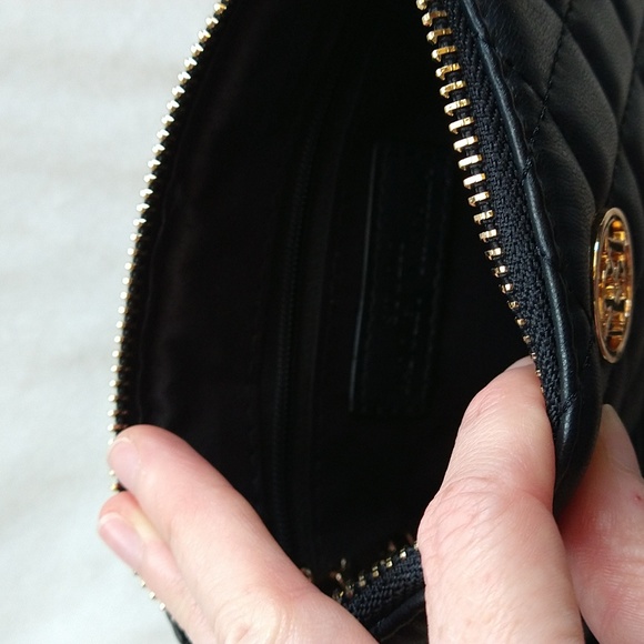 Vegan leather studio badgley mischka black zippered clutch - Picture 3 of 3